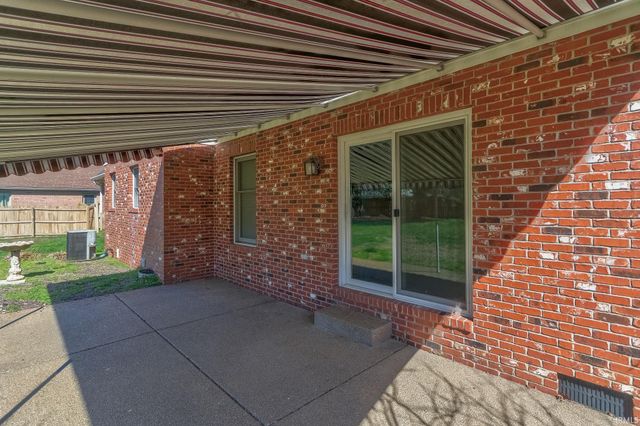 4433 Foxmoor Drive, Newburgh, IN 47630