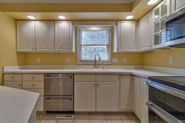 4433 Foxmoor Drive, Newburgh, IN 47630