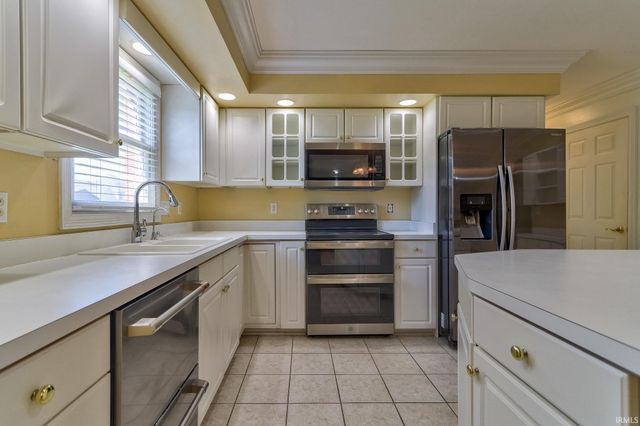 4433 Foxmoor Drive, Newburgh, IN 47630