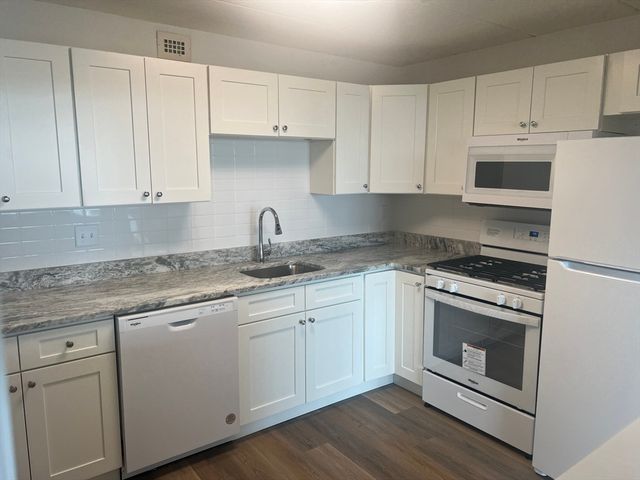 1 Pond St. 8K, Winthrop, MA 02152