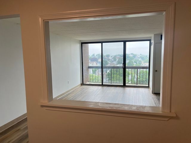 1 Pond St. 8K, Winthrop, MA 02152