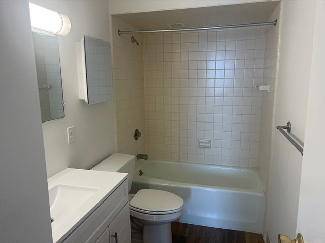 1 Pond St. 8K, Winthrop, MA 02152