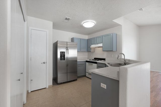 8724 N La Vida Lane SW, Albuquerque, NM 87121