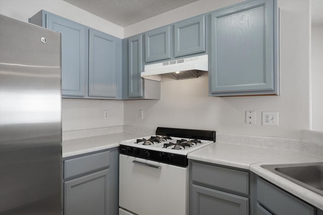 8724 N La Vida Lane SW, Albuquerque, NM 87121