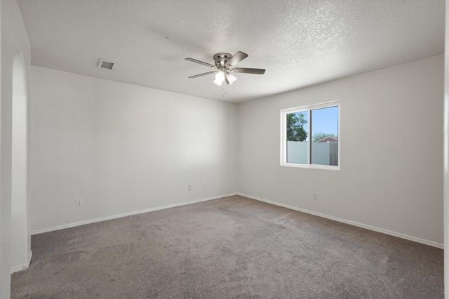 8724 N La Vida Lane SW, Albuquerque, NM 87121