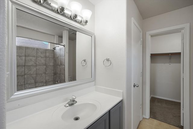 8724 N La Vida Lane SW, Albuquerque, NM 87121