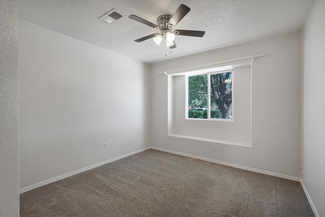8724 N La Vida Lane SW, Albuquerque, NM 87121