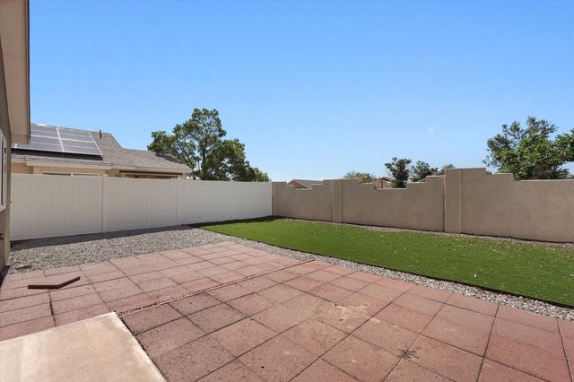 8724 N La Vida Lane SW, Albuquerque, NM 87121