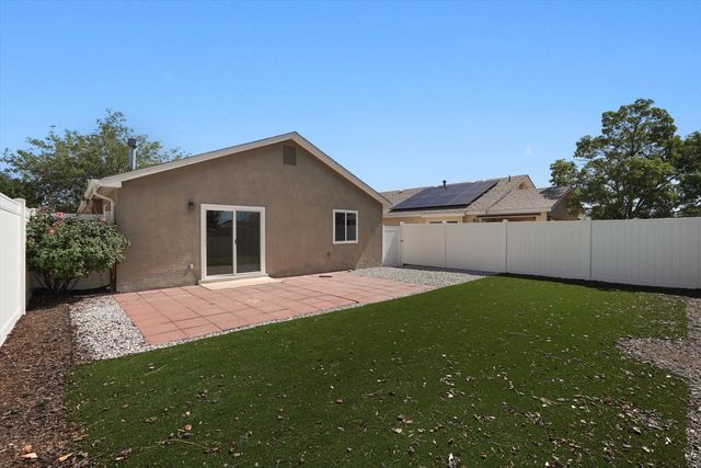 8724 N La Vida Lane SW, Albuquerque, NM 87121