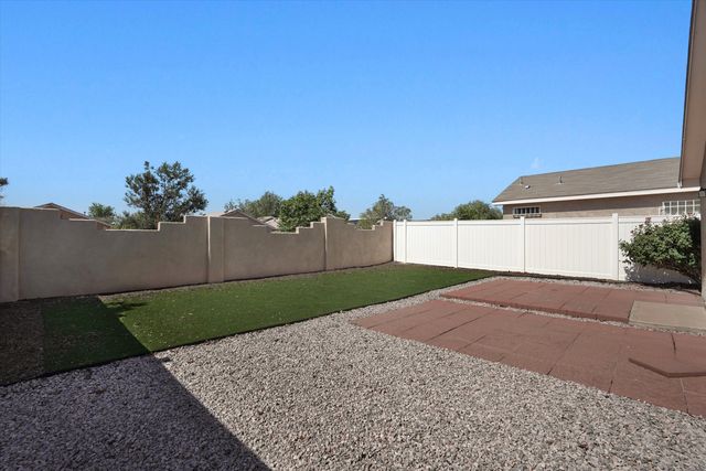 8724 N La Vida Lane SW, Albuquerque, NM 87121