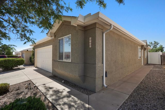 8724 N La Vida Lane SW, Albuquerque, NM 87121