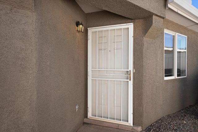 8724 N La Vida Lane SW, Albuquerque, NM 87121