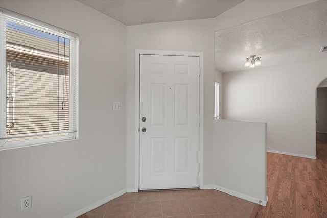 8724 N La Vida Lane SW, Albuquerque, NM 87121