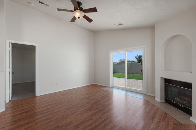 8724 N La Vida Lane SW, Albuquerque, NM 87121