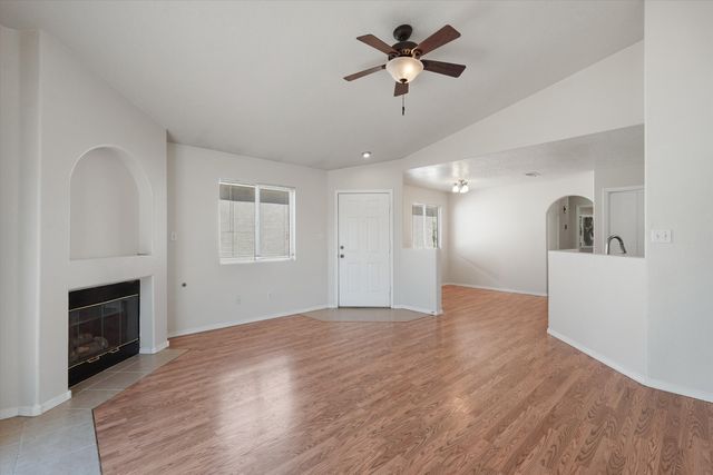 8724 N La Vida Lane SW, Albuquerque, NM 87121