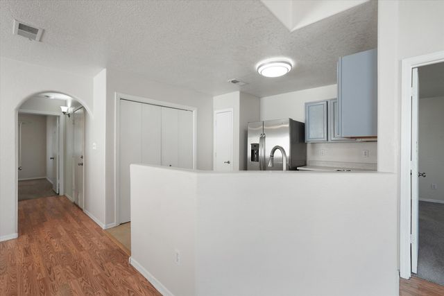 8724 N La Vida Lane SW, Albuquerque, NM 87121