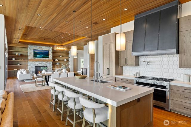 1655 73rd Avenue NE, Medina, WA 98039