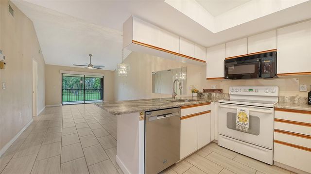 7652 EAGLE CREEK DRIVE 7598, Sarasota, FL 34243