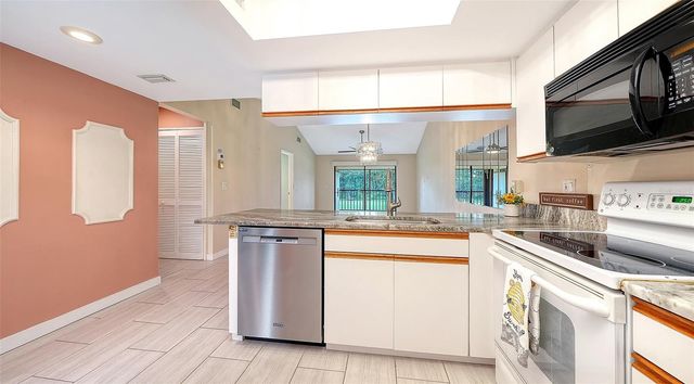 7652 EAGLE CREEK DRIVE 7598, Sarasota, FL 34243