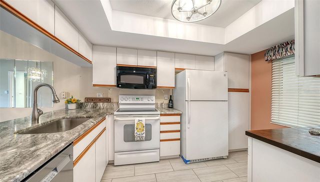 7652 EAGLE CREEK DRIVE 7598, Sarasota, FL 34243