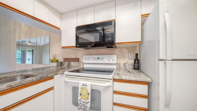 7652 EAGLE CREEK DRIVE 7598, Sarasota, FL 34243