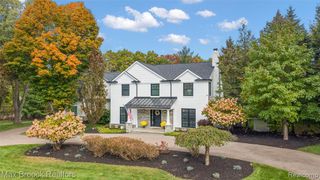 692 Bennington Drive, Bloomfield Hills, MI 48304