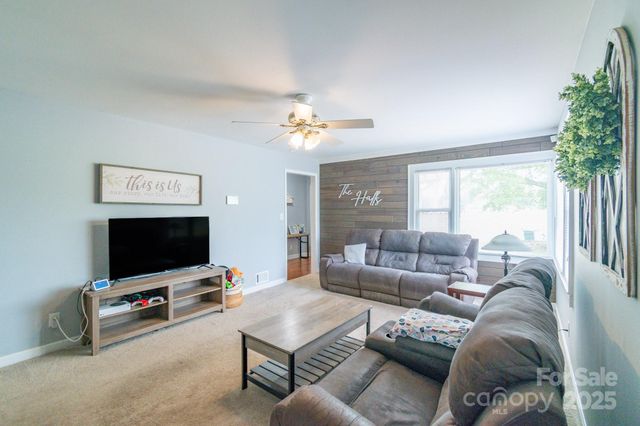 1116 Montgomery Avenue, Albemarle, NC 28001