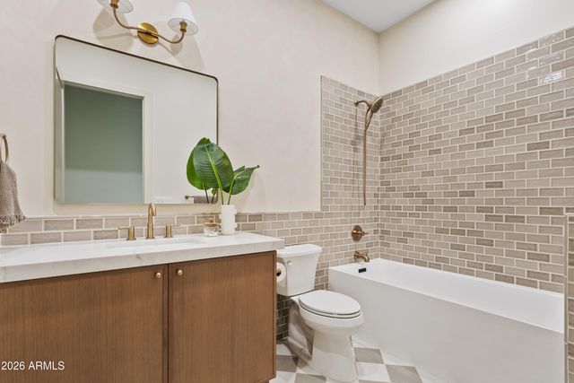 4035 E OSBORN Road, Phoenix, AZ 85018