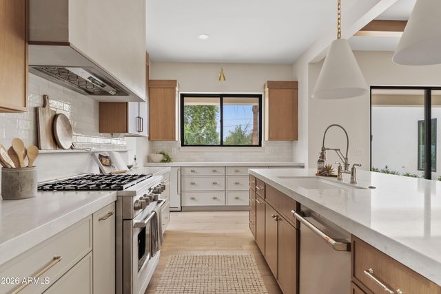 4035 E OSBORN Road, Phoenix, AZ 85018