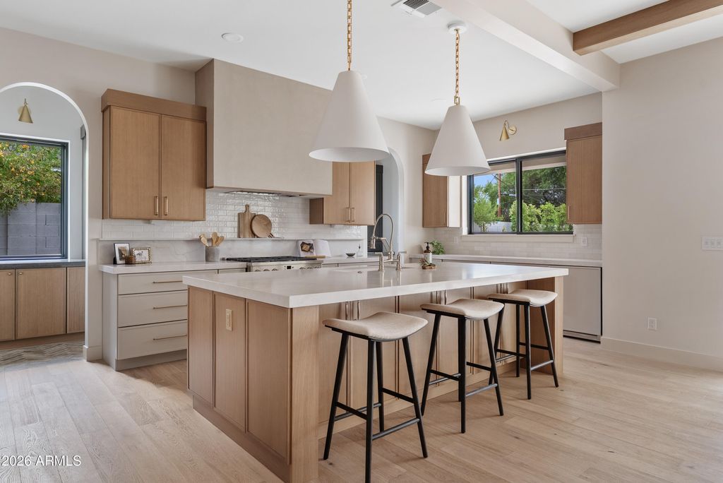4035 E OSBORN Road, Phoenix, AZ 85018