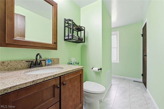 915 Old Farm Trail, Medina, OH 44256