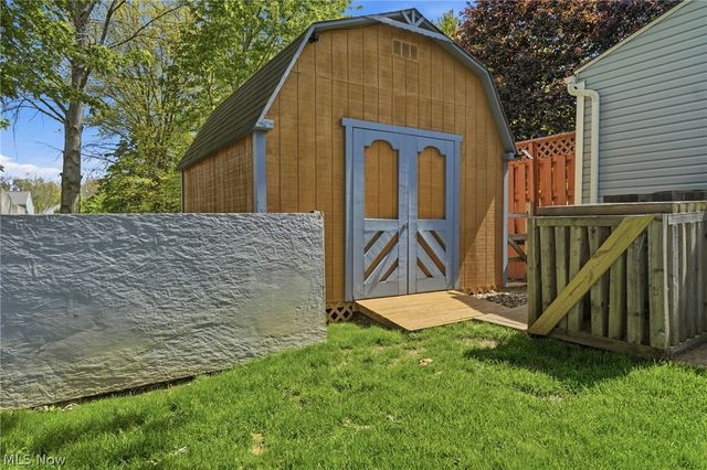 915 Old Farm Trail, Medina, OH 44256