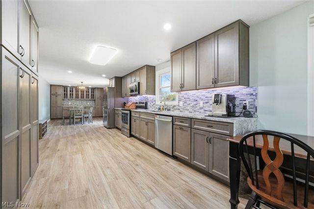 915 Old Farm Trail, Medina, OH 44256