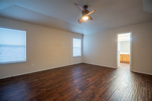 908 Chestnut Avenue, Burleson, TX 76028