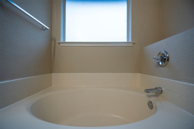 908 Chestnut Avenue, Burleson, TX 76028