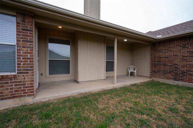 908 Chestnut Avenue, Burleson, TX 76028