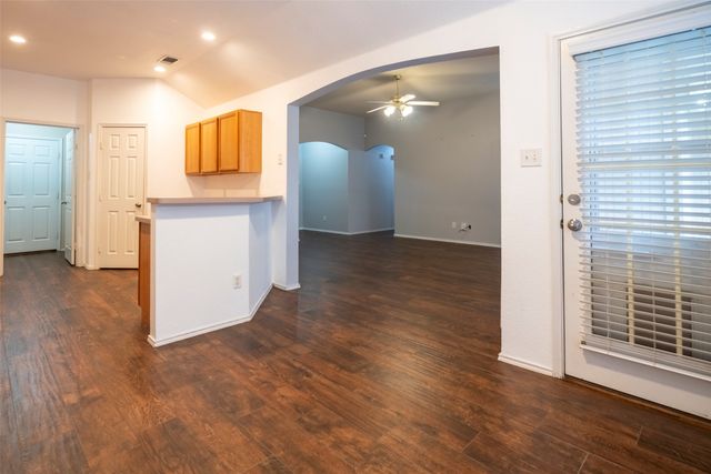 908 Chestnut Avenue, Burleson, TX 76028