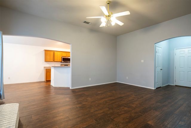 908 Chestnut Avenue, Burleson, TX 76028