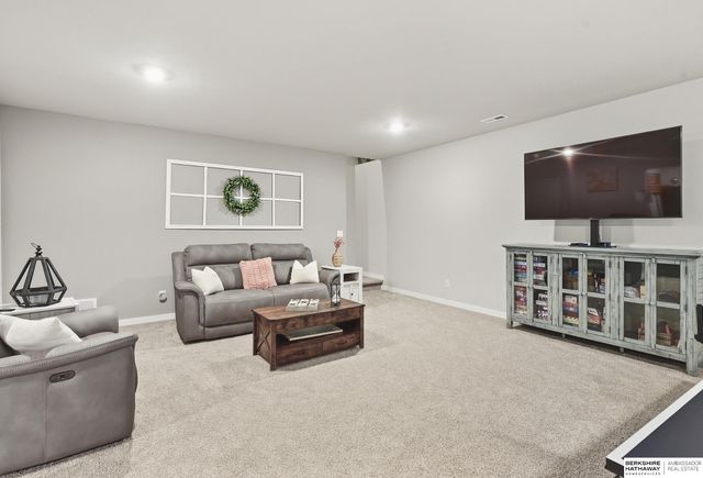 11610 Sunburst Drive, Papillion, NE 68046