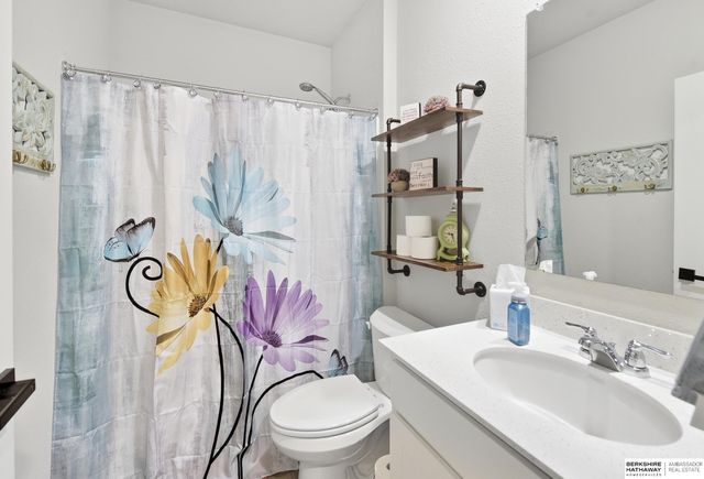 11610 Sunburst Drive, Papillion, NE 68046