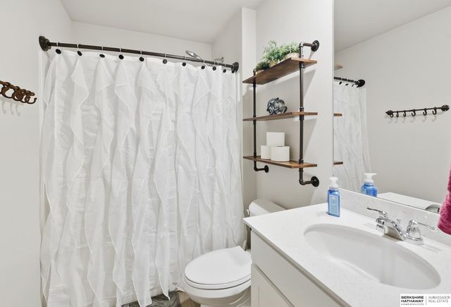 11610 Sunburst Drive, Papillion, NE 68046