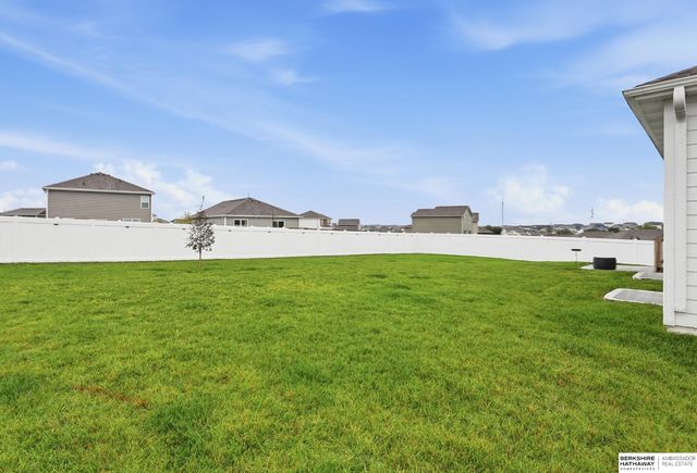11610 Sunburst Drive, Papillion, NE 68046