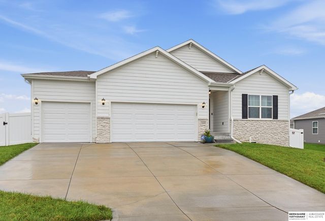 11610 Sunburst Drive, Papillion, NE 68046