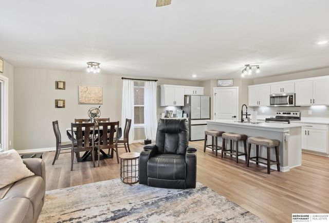 11610 Sunburst Drive, Papillion, NE 68046