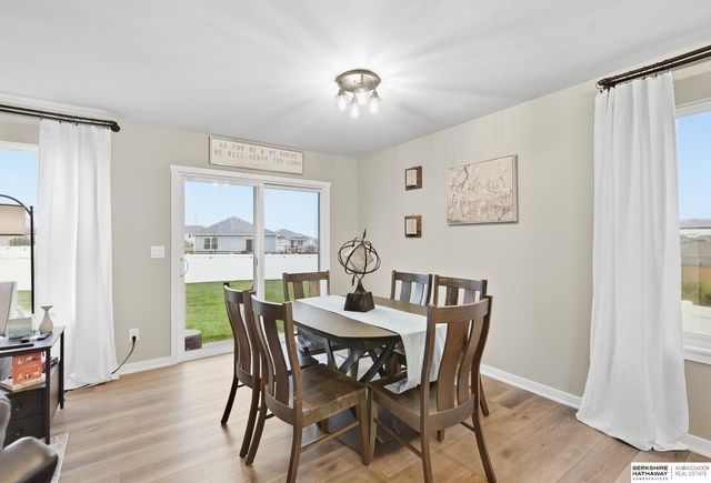 11610 Sunburst Drive, Papillion, NE 68046