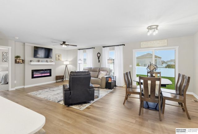 11610 Sunburst Drive, Papillion, NE 68046