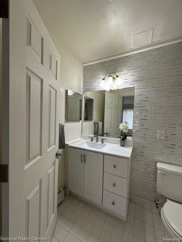 500 Romeo Road 114, Rochester, MI 48307