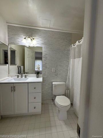 500 Romeo Road 114, Rochester, MI 48307