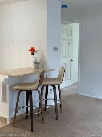 500 Romeo Road 114, Rochester, MI 48307