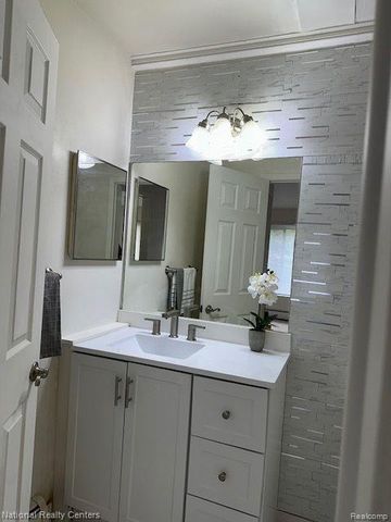 500 Romeo Road 114, Rochester, MI 48307